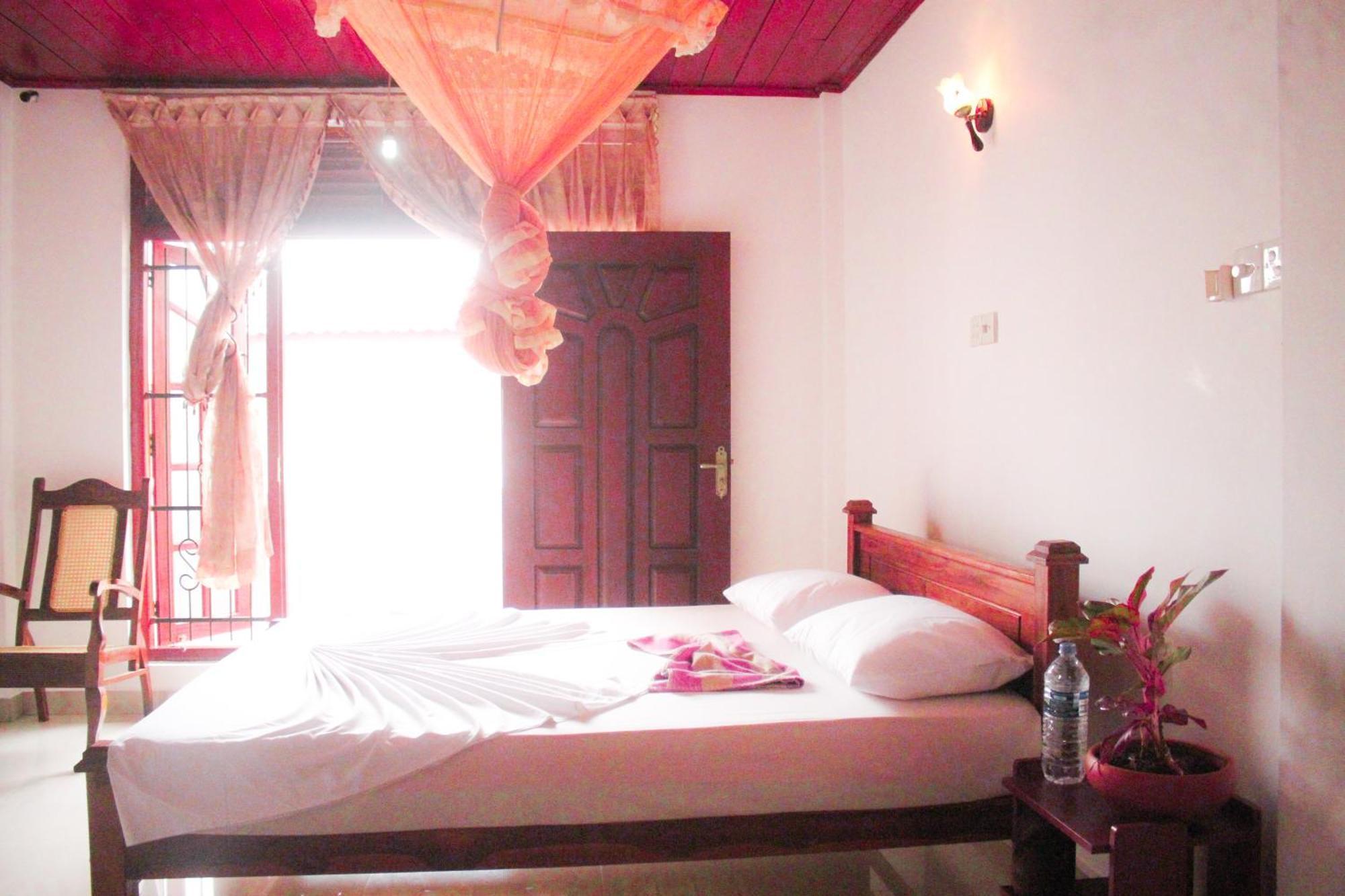 Golden Town Hostel Тангалле Екстер'єр фото