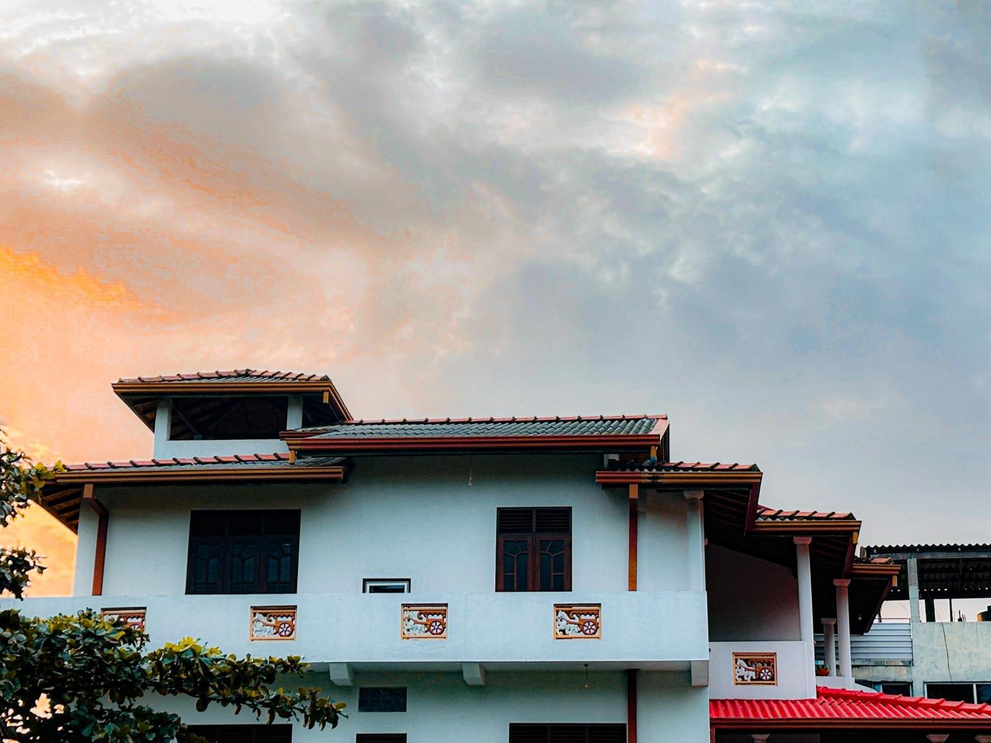 Golden Town Hostel Тангалле Екстер'єр фото
