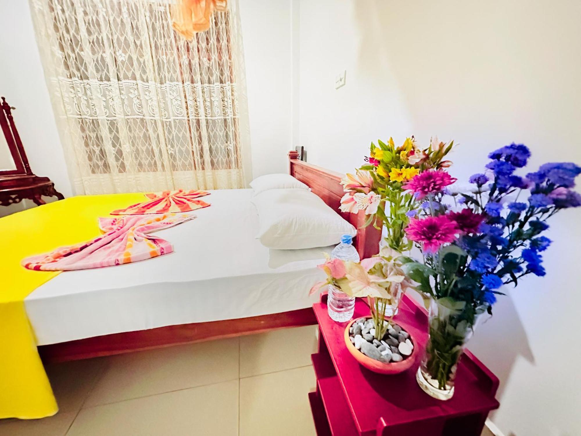 Golden Town Hostel Тангалле Екстер'єр фото